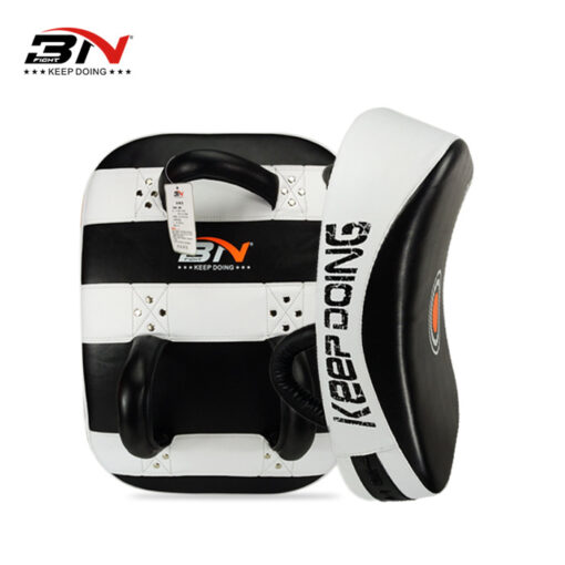 ĐÍCH ĐÁ KHIÊN BN CURVED KICKING SHIELD - ĐEN TRẮNG