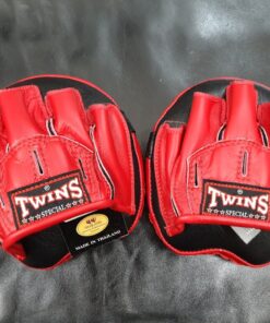 ĐÍCH ĐẤM TWINS PML13 FOCUS MITTS - ĐEN ĐỎ