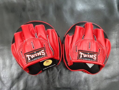 ĐÍCH ĐẤM TWINS PML13 FOCUS MITTS - ĐEN ĐỎ