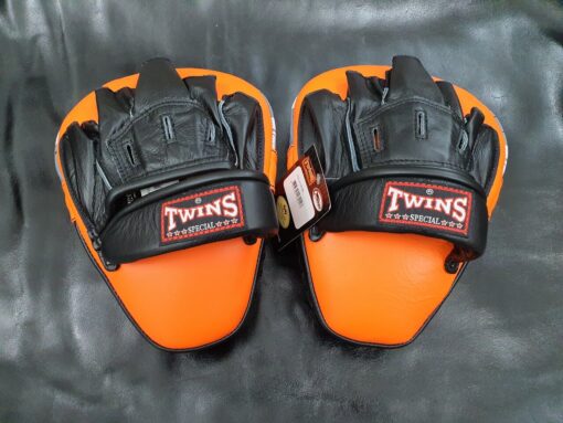 ĐÍCH ĐẤM TWINS PML10 FOCUS MITTS - ĐEN CAM