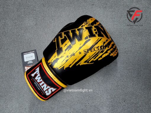 GĂNG TAY BOXING TWINS HỌA TIẾT - ĐEN VÀNG - Ảnh 2